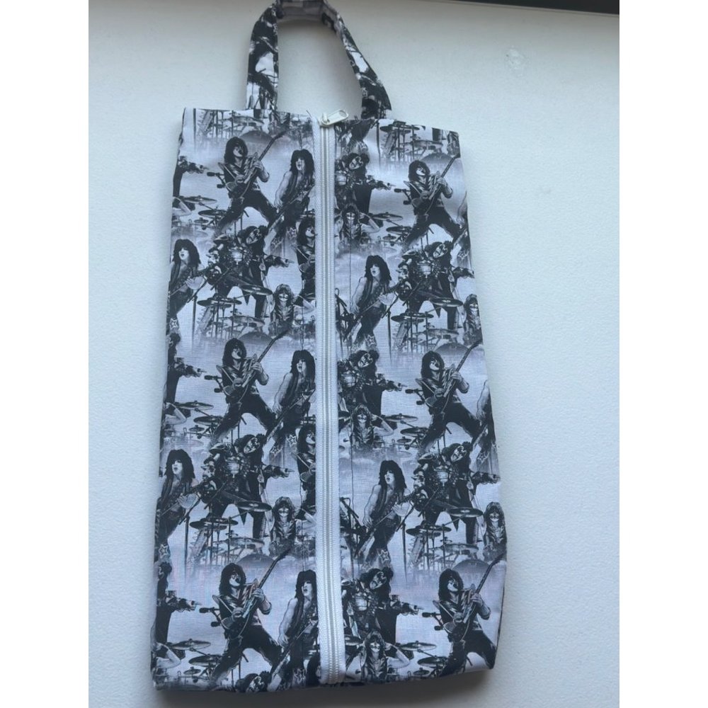 Hand Made Kiss Cloth Zipper Shoe/ Make-up Bag
